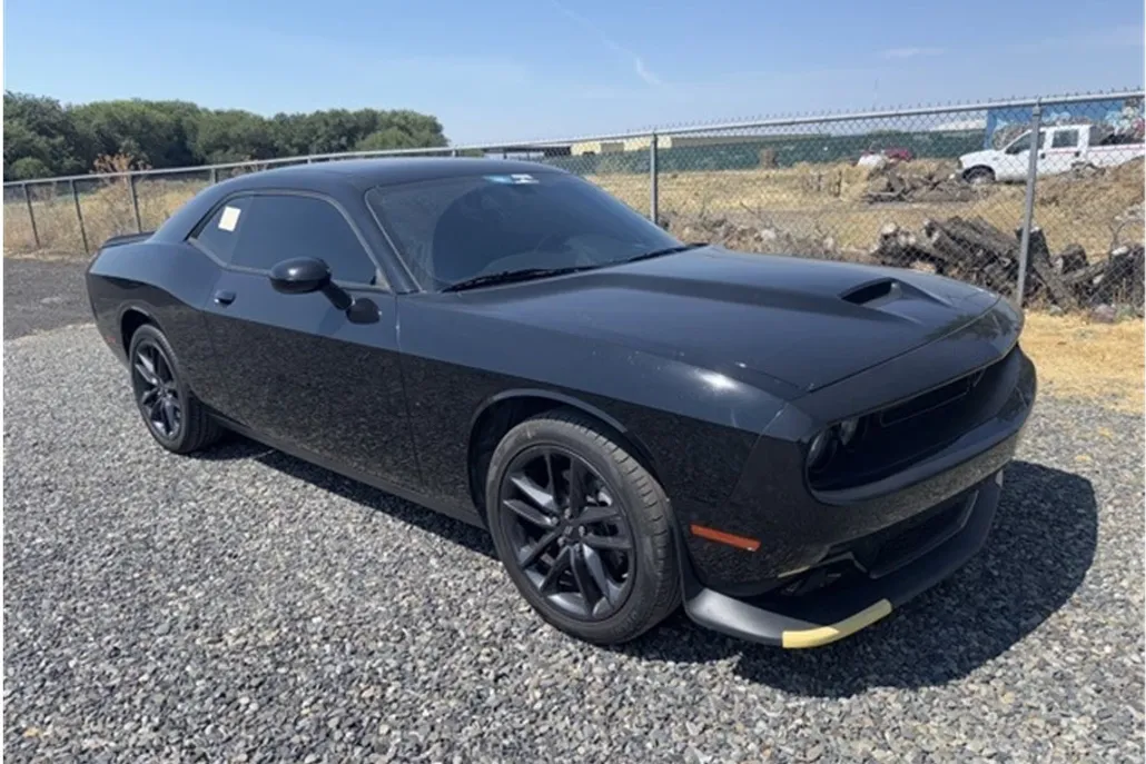 2023 Dodge Challenger GT photo 1