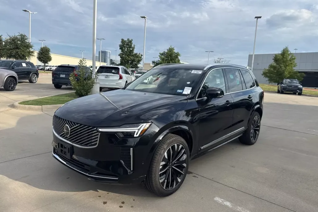 2025 Volvo XC90 Plus photo 1