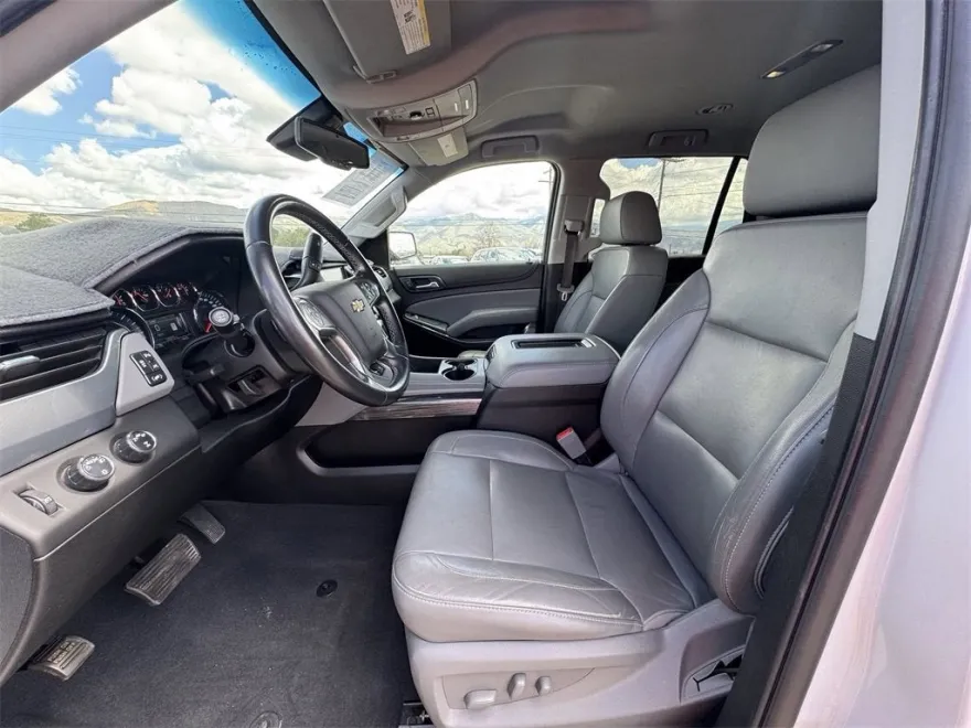 2019 Chevrolet Tahoe LT photo 1