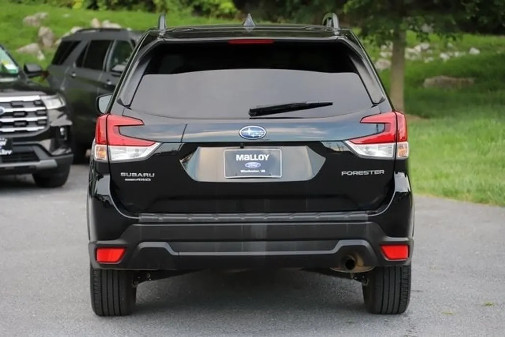 2021 Subaru Forester Premium photo 1