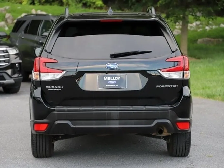 2021 Subaru Forester Premium photo 1