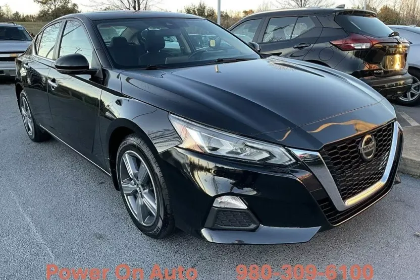 2022 Nissan Altima 2.5 SV photo 1