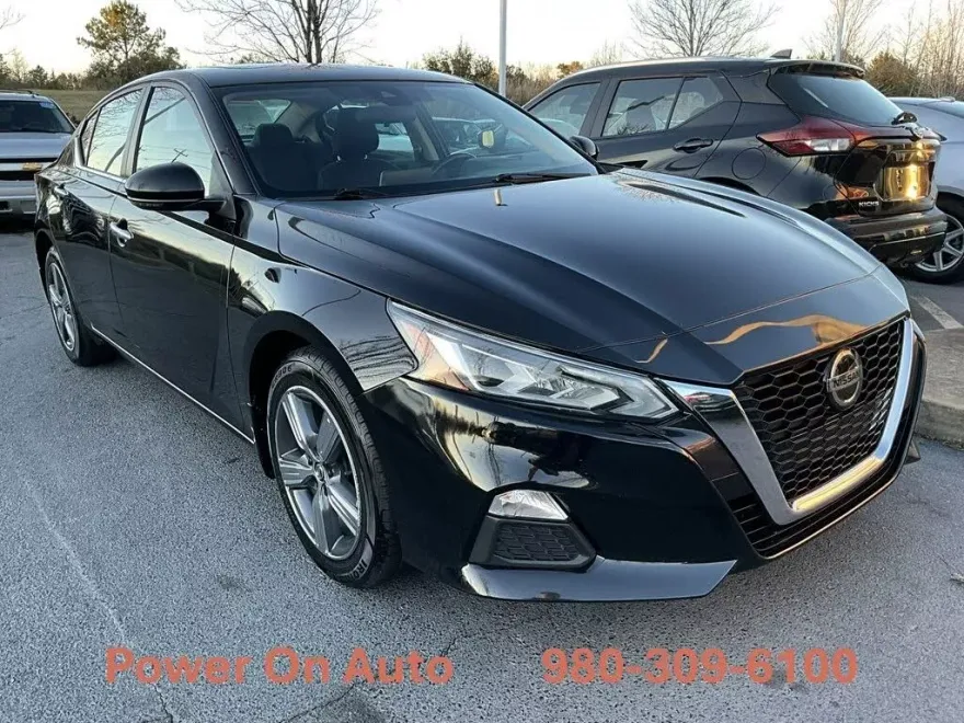 2022 Nissan Altima 2.5 SV photo 1