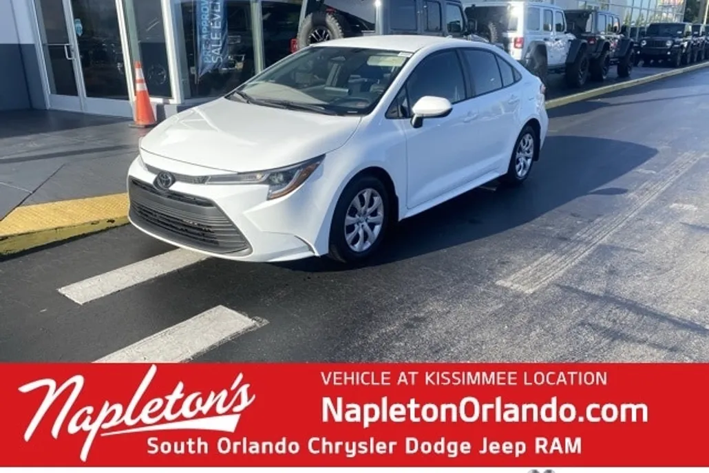 2024 Toyota Corolla LE photo 1