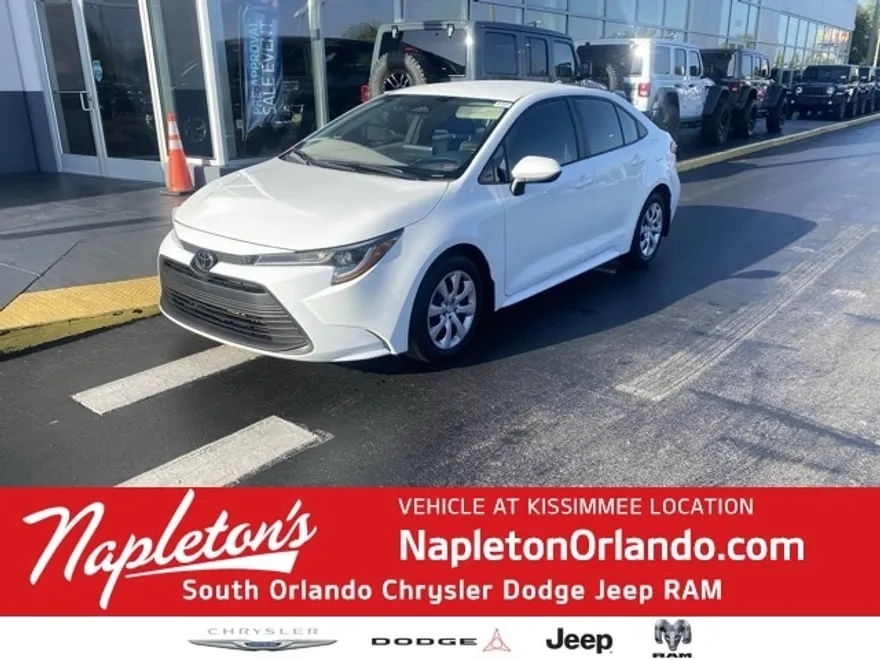 2024 Toyota Corolla LE photo 1