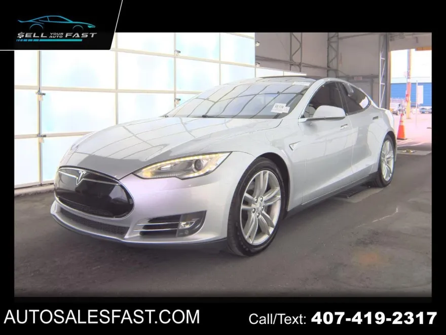 2013 Tesla Model S photo 1