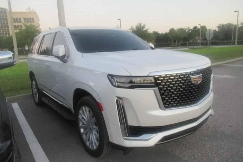 2024 Cadillac Escalade Luxury photo 1