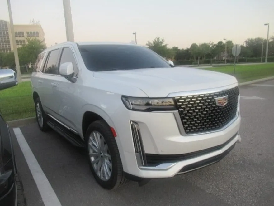 2024 Cadillac Escalade Luxury photo 1