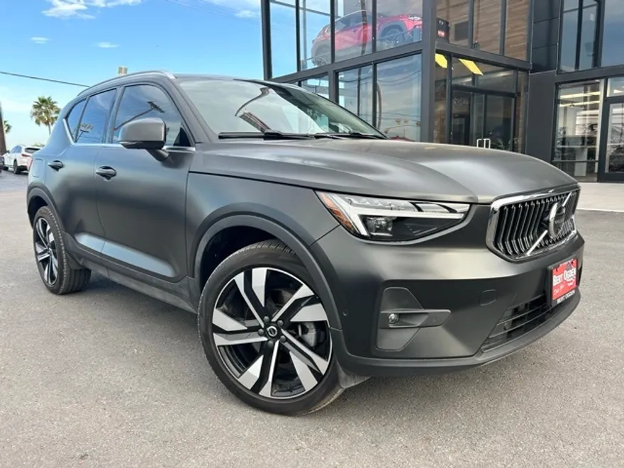 2024 Volvo XC40 Plus photo 1