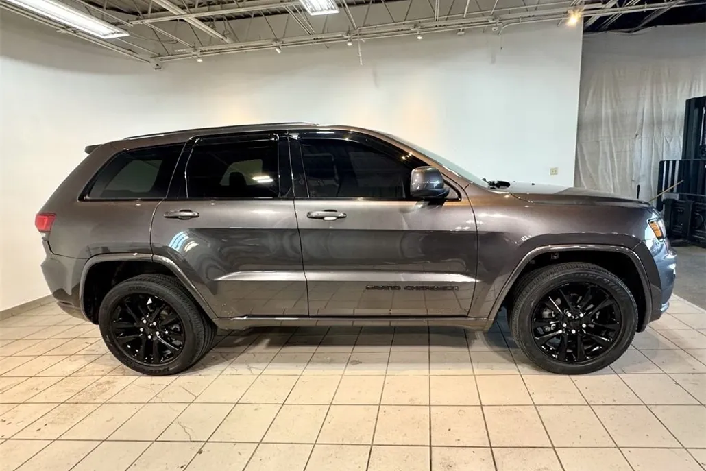 2020 Jeep Grand Cherokee Altitude photo 1
