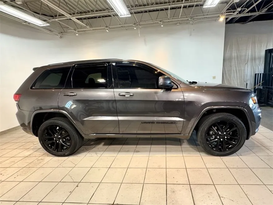 2020 Jeep Grand Cherokee Altitude photo 1