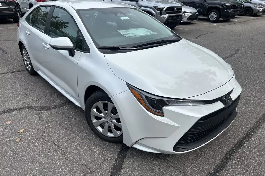 2025 Toyota Corolla LE photo 1