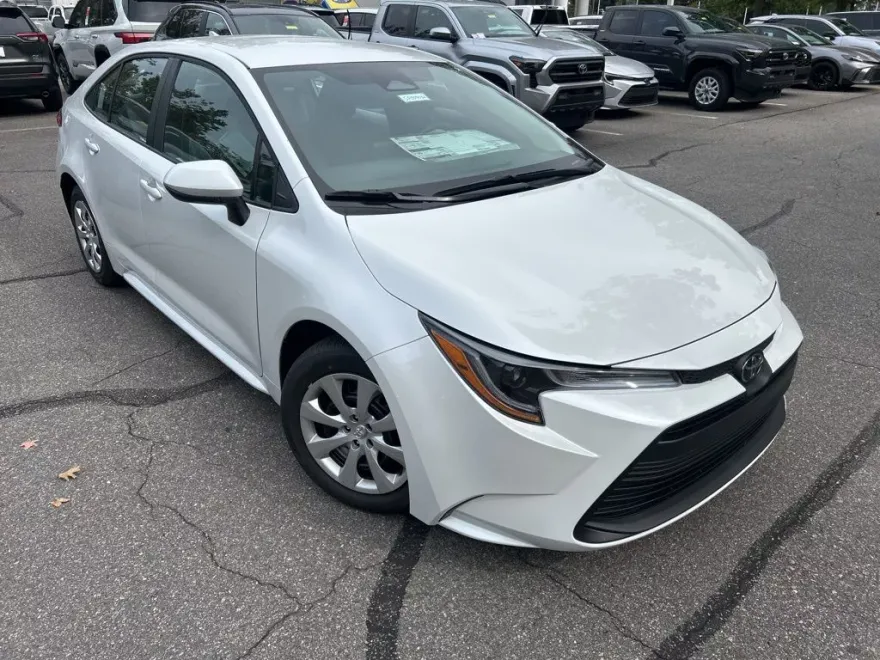 2025 Toyota Corolla LE photo 1
