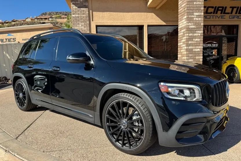 2023 Mercedes Benz GLB AMG 35 photo 1