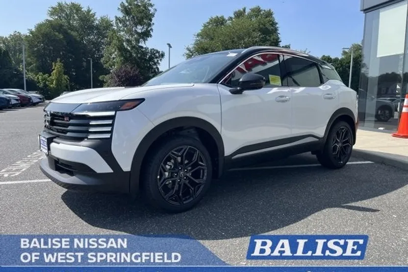 2025 Nissan Kicks SR photo 1