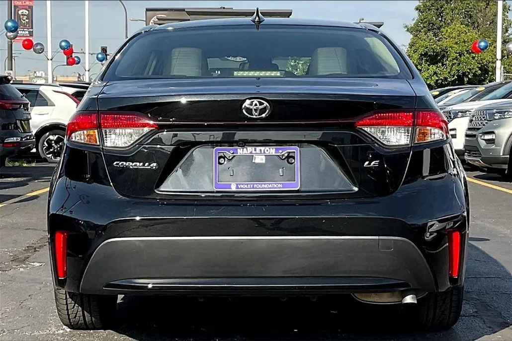 2020 Toyota Corolla LE photo 1