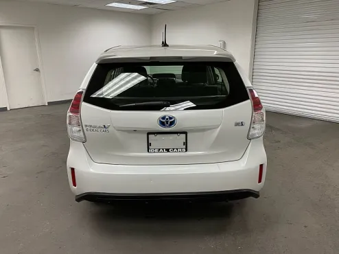 2017 Toyota Prius V Three photo 4