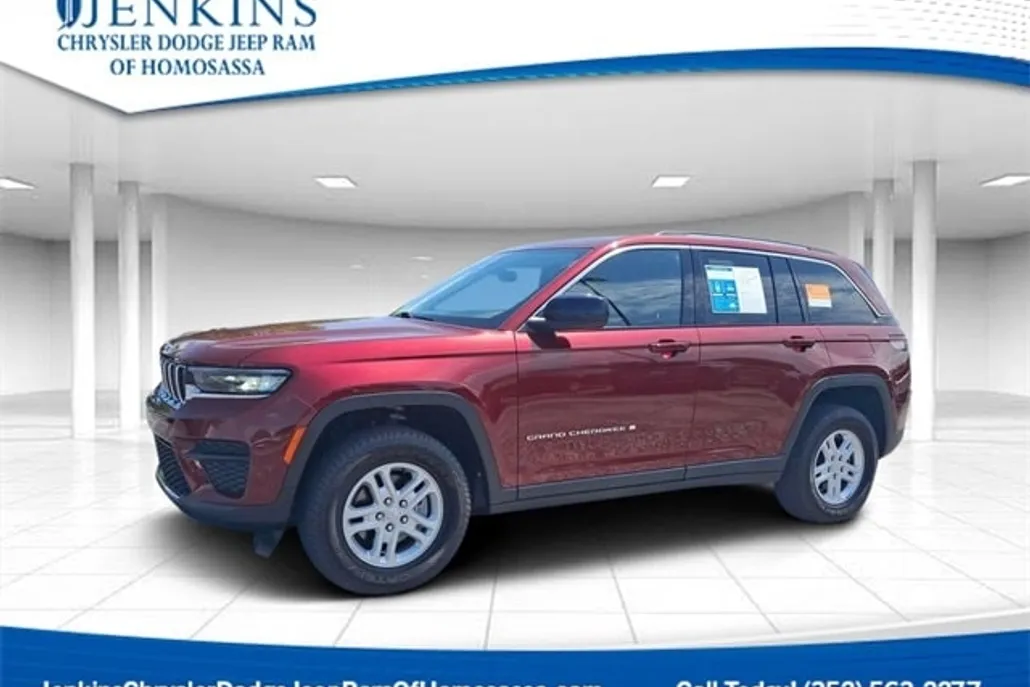 2022 Jeep Grand Cherokee Laredo photo 1