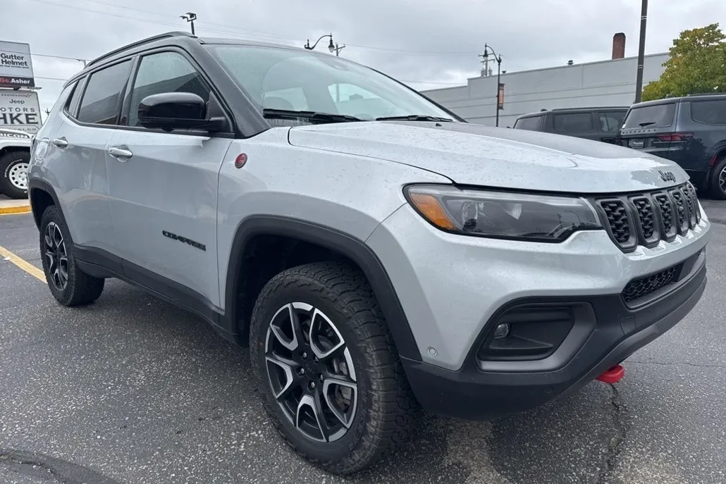 2024 Jeep Compass Trailhawk photo 1