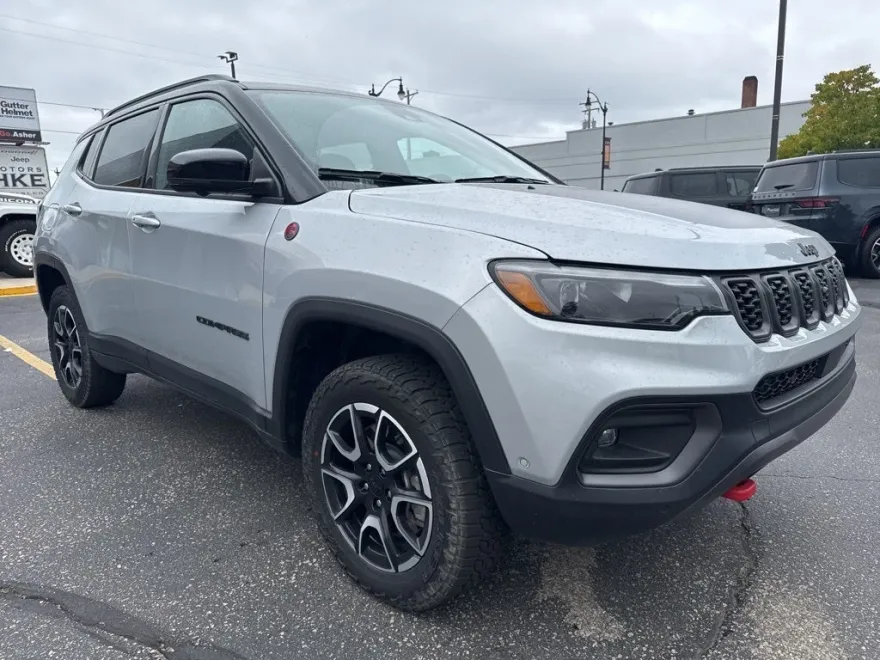2024 Jeep Compass Trailhawk photo 1