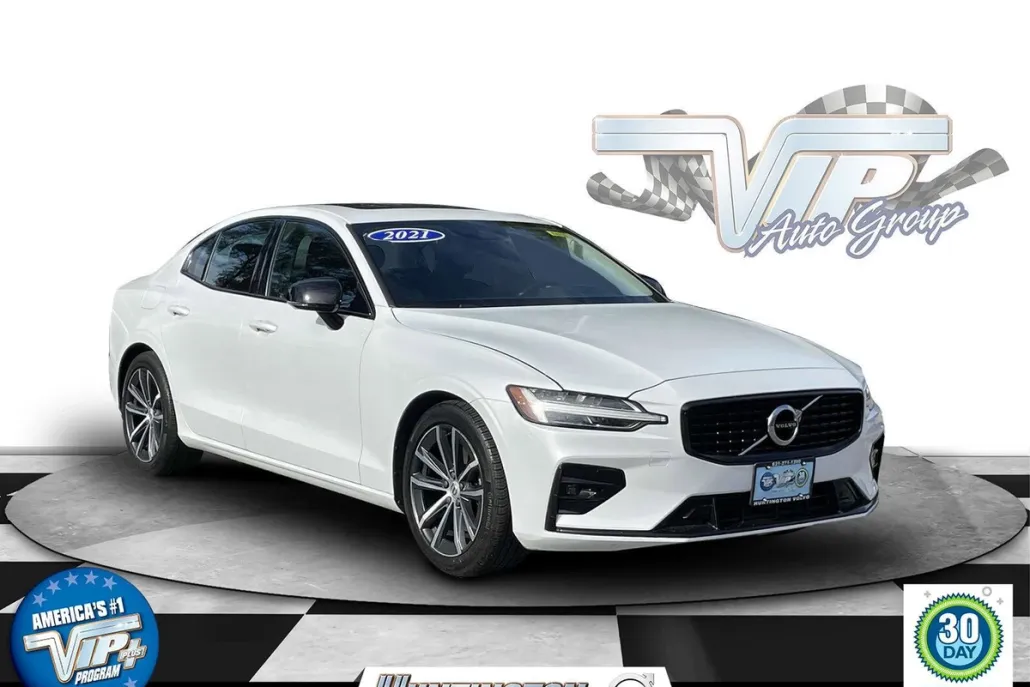 2021 Volvo S60 T5 Momentum photo 1