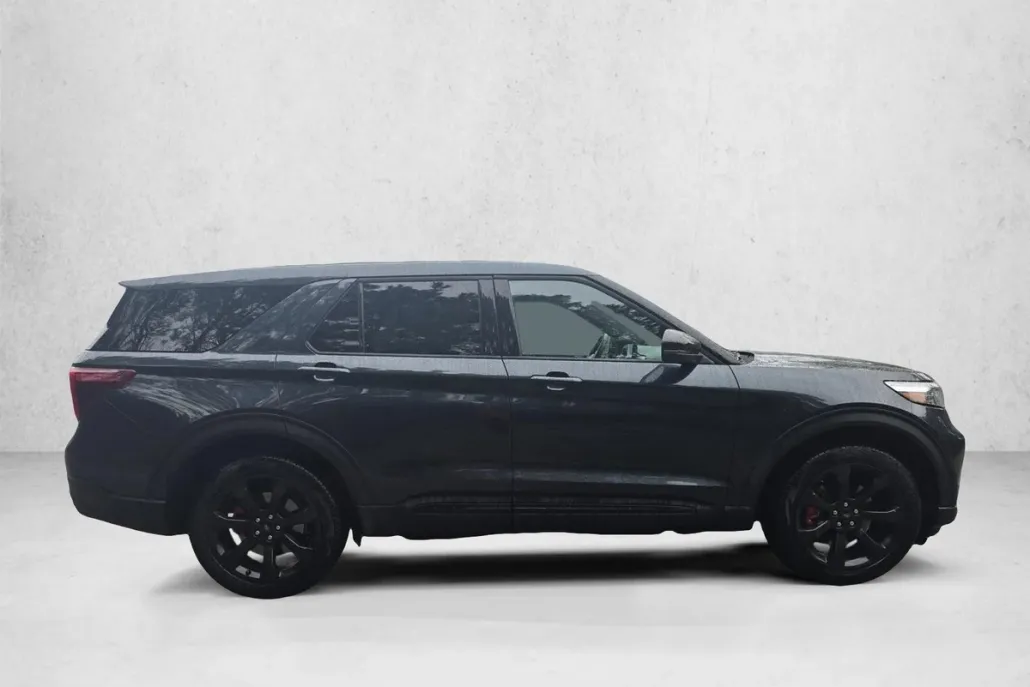 2022 Ford Explorer ST photo 1