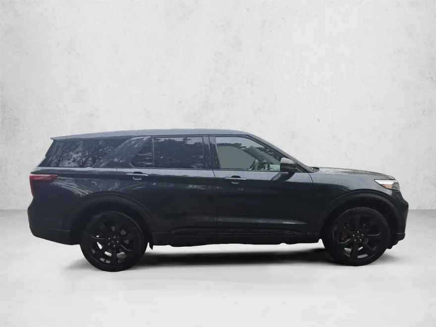2022 Ford Explorer ST photo 1
