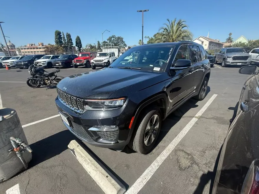 2024 Jeep Cherokee Limited 4xe photo 1
