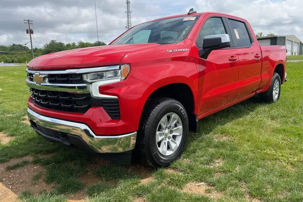 2023 Chevrolet Silverado 1500 LT photo 1