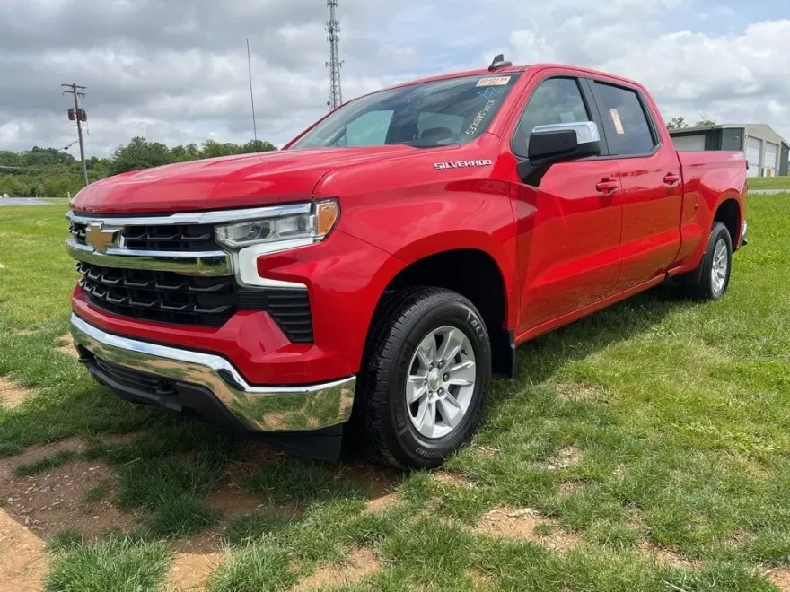 2023 Chevrolet Silverado 1500 LT photo 1