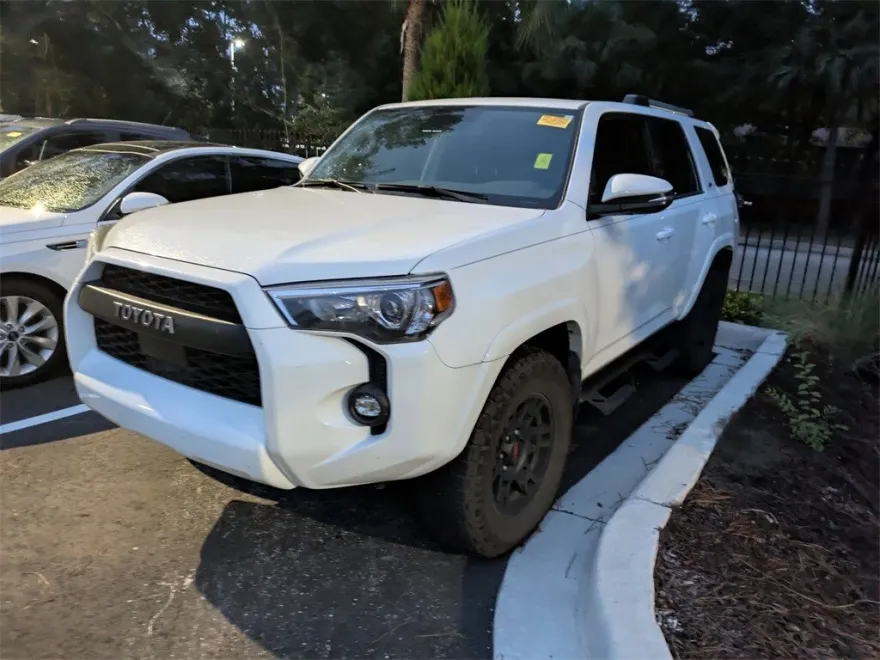 2023 Toyota 4Runner SR5 Premium photo 1