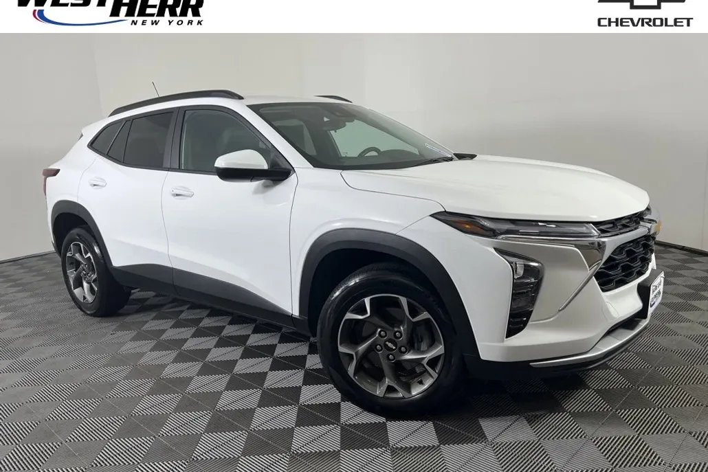 2025 Chevrolet Trax LT photo 1