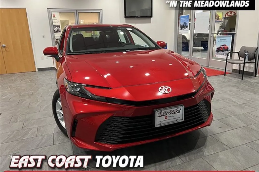 2025 Toyota Camry LE photo 1