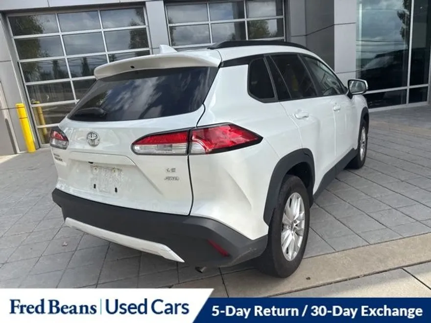 2023 Toyota Corolla Cross LE photo 1