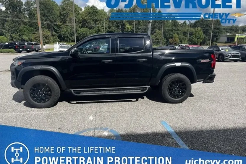 2023 Chevrolet Colorado Trail Boss photo 1