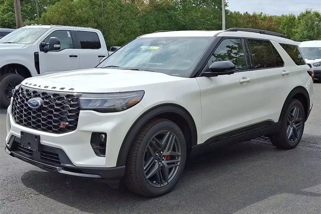 2025 Ford Explorer ST photo 1