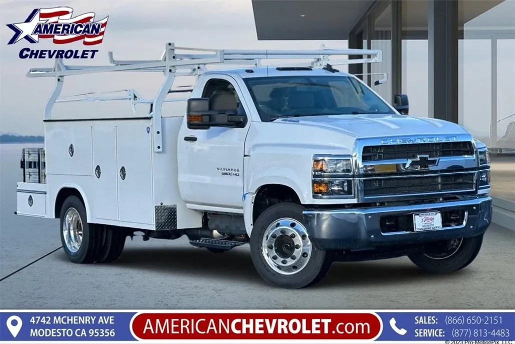 2023 Chevrolet Silverado 5500HD Work Truck photo 1