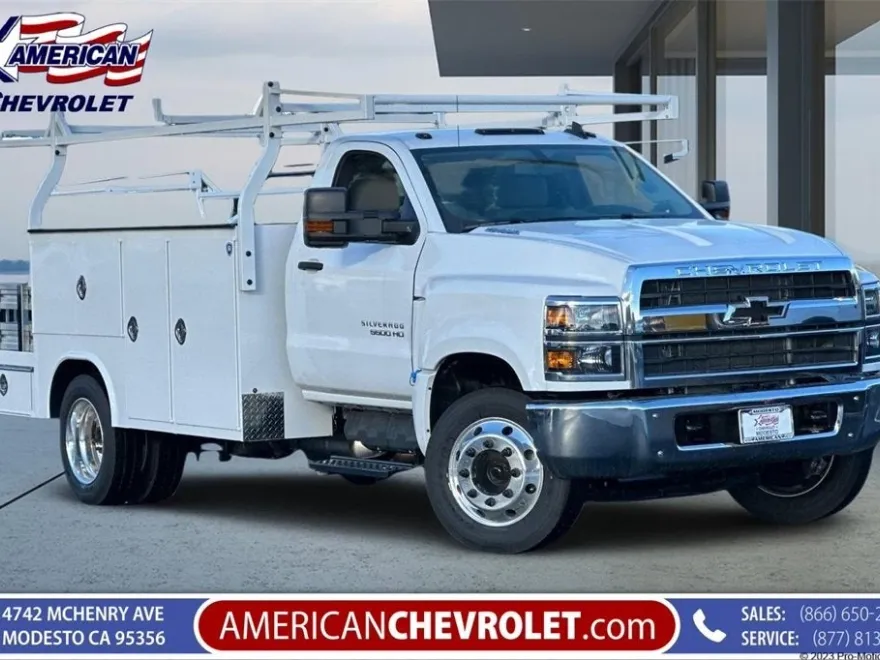 2023 Chevrolet Silverado 5500HD Work Truck photo 1