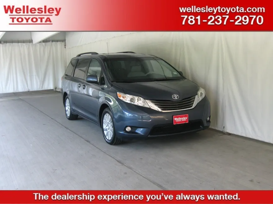 2014 Toyota Sienna XLE photo 1