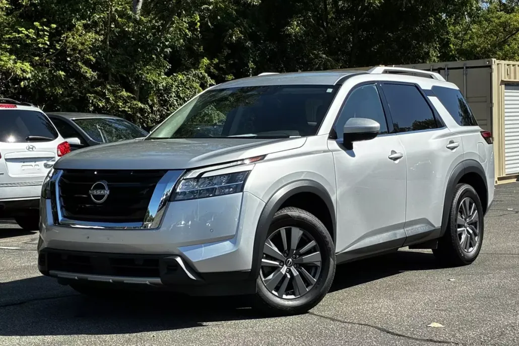 2023 Nissan Pathfinder SL photo 1
