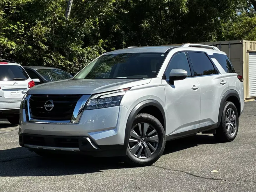 2023 Nissan Pathfinder SL photo 1