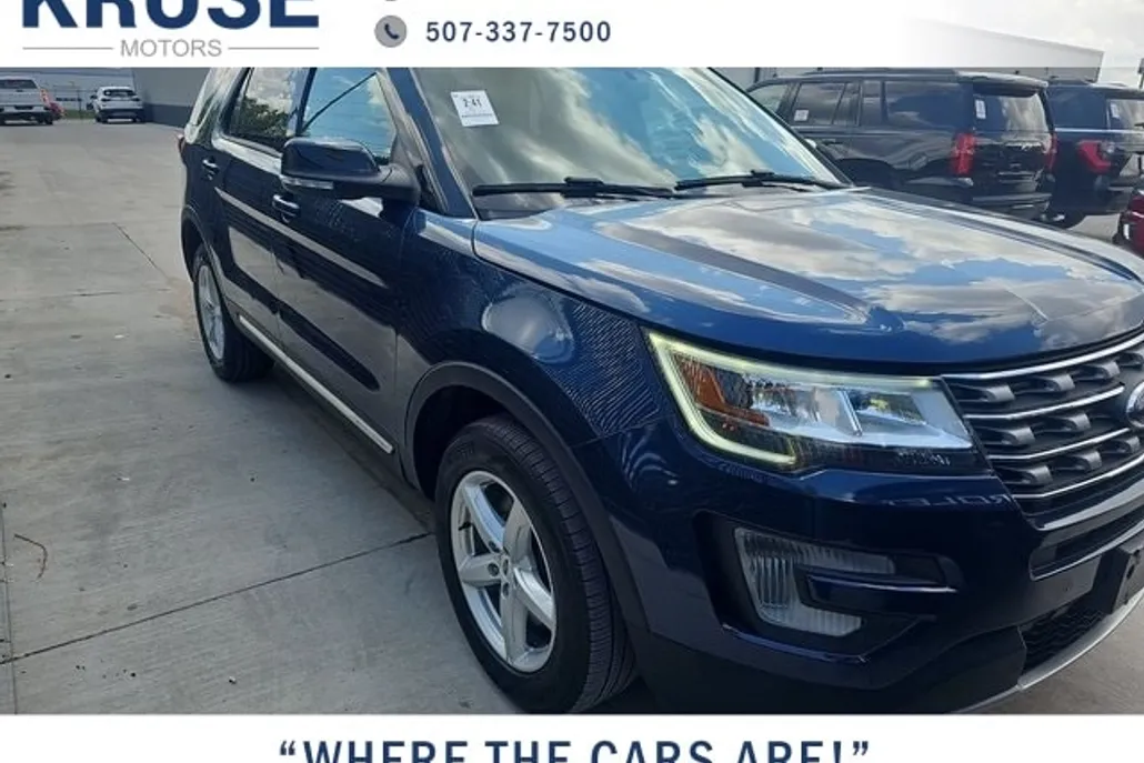 2017 Ford Explorer XLT photo 1