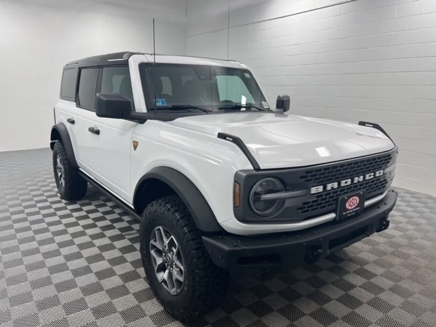 2024 Ford Bronco Badlands photo 1