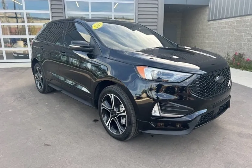 2023 Ford Edge ST photo 1