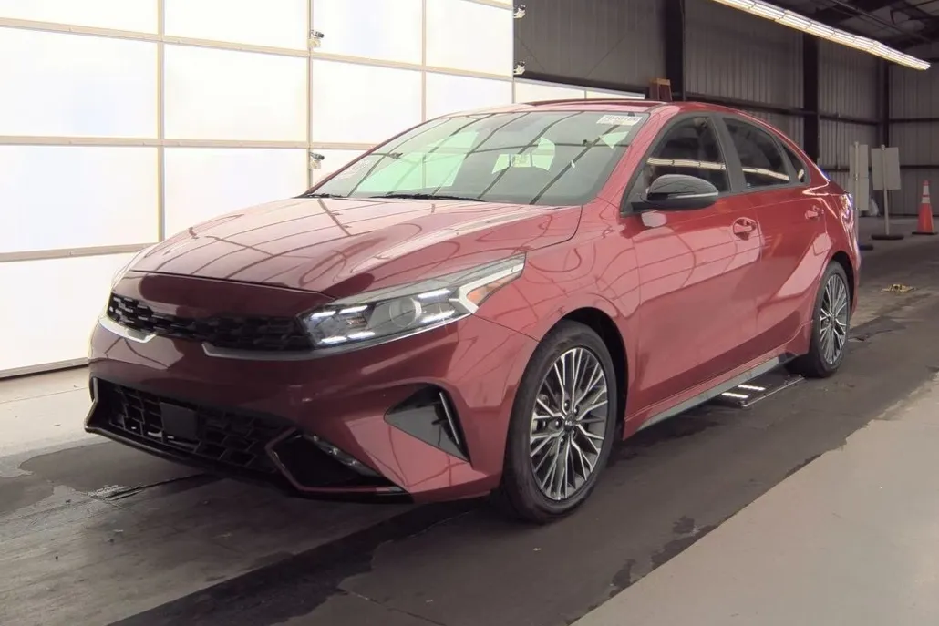 2024 Kia Forte GT-Line photo 1