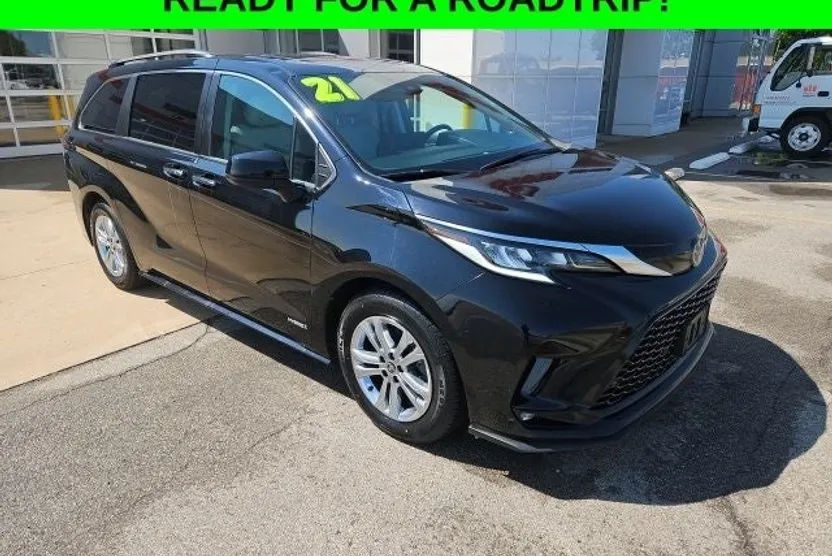 2021 Toyota Sienna XSE photo 1