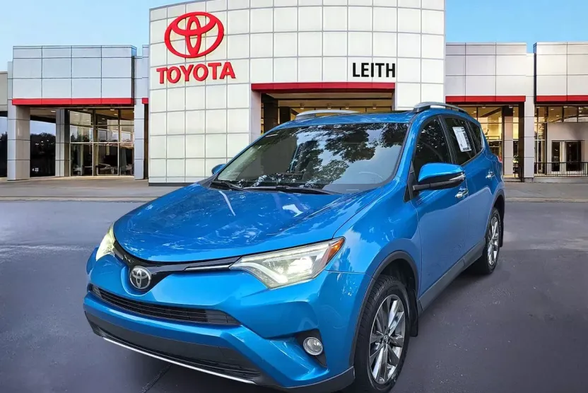 2018 Toyota RAV4 Limited photo 1
