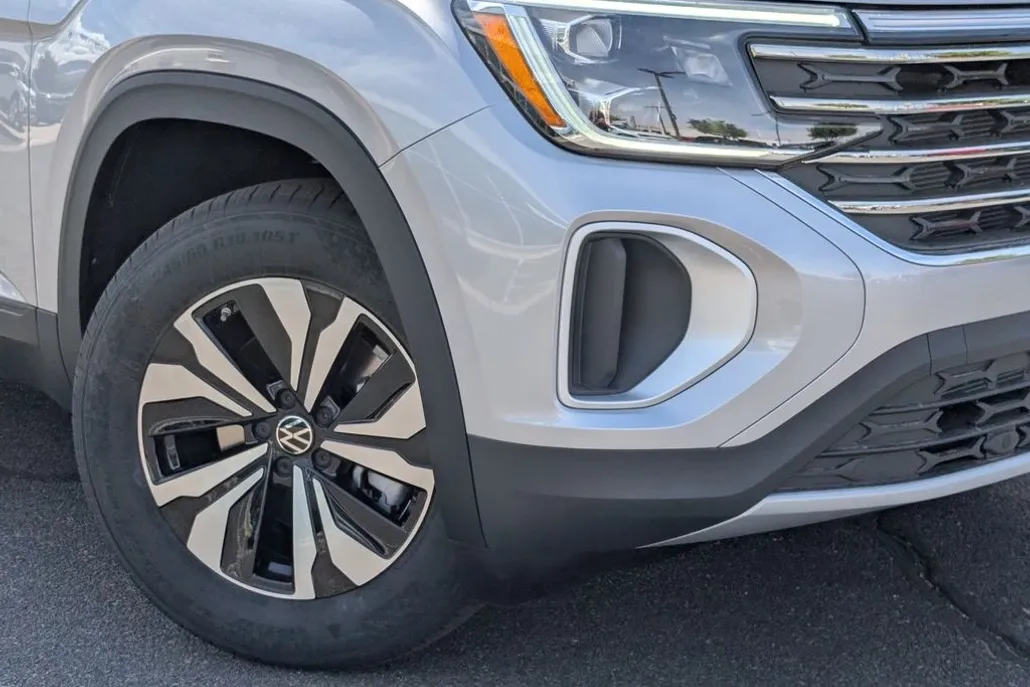 2025 Volkswagen Atlas SE photo 1