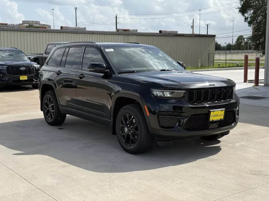 2025 Jeep Grand Cherokee Altitude photo 1