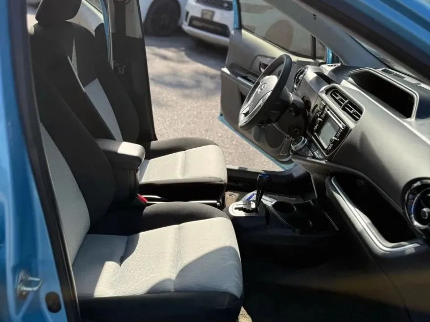 2016 Toyota Prius C Four photo 1